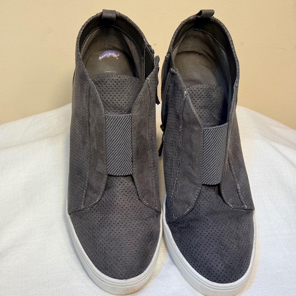 MIA‎ Wedge Sneaker 8.5 Gray Perforated Faux Suede Hidden Heel Zip Up Bootie